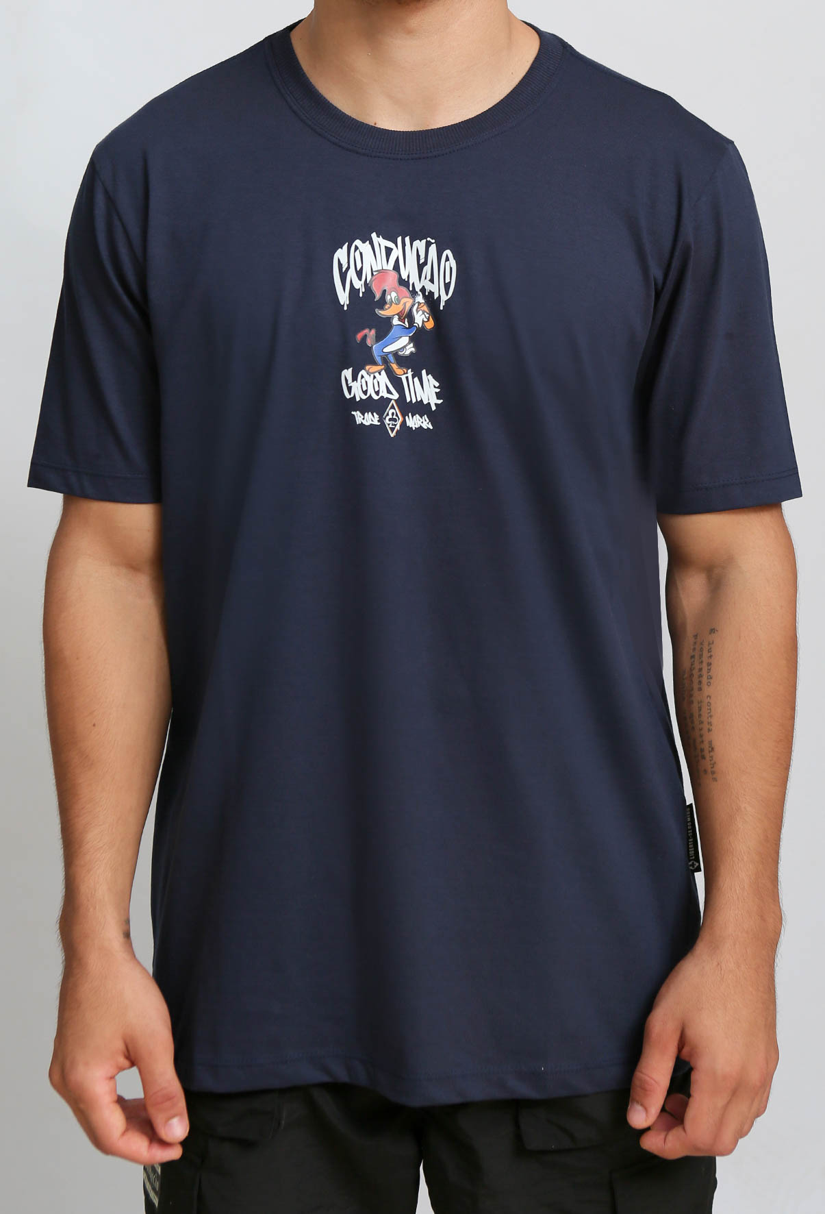 camiseta-azul-manga-curta-conducao-pica-pau-cdoa35