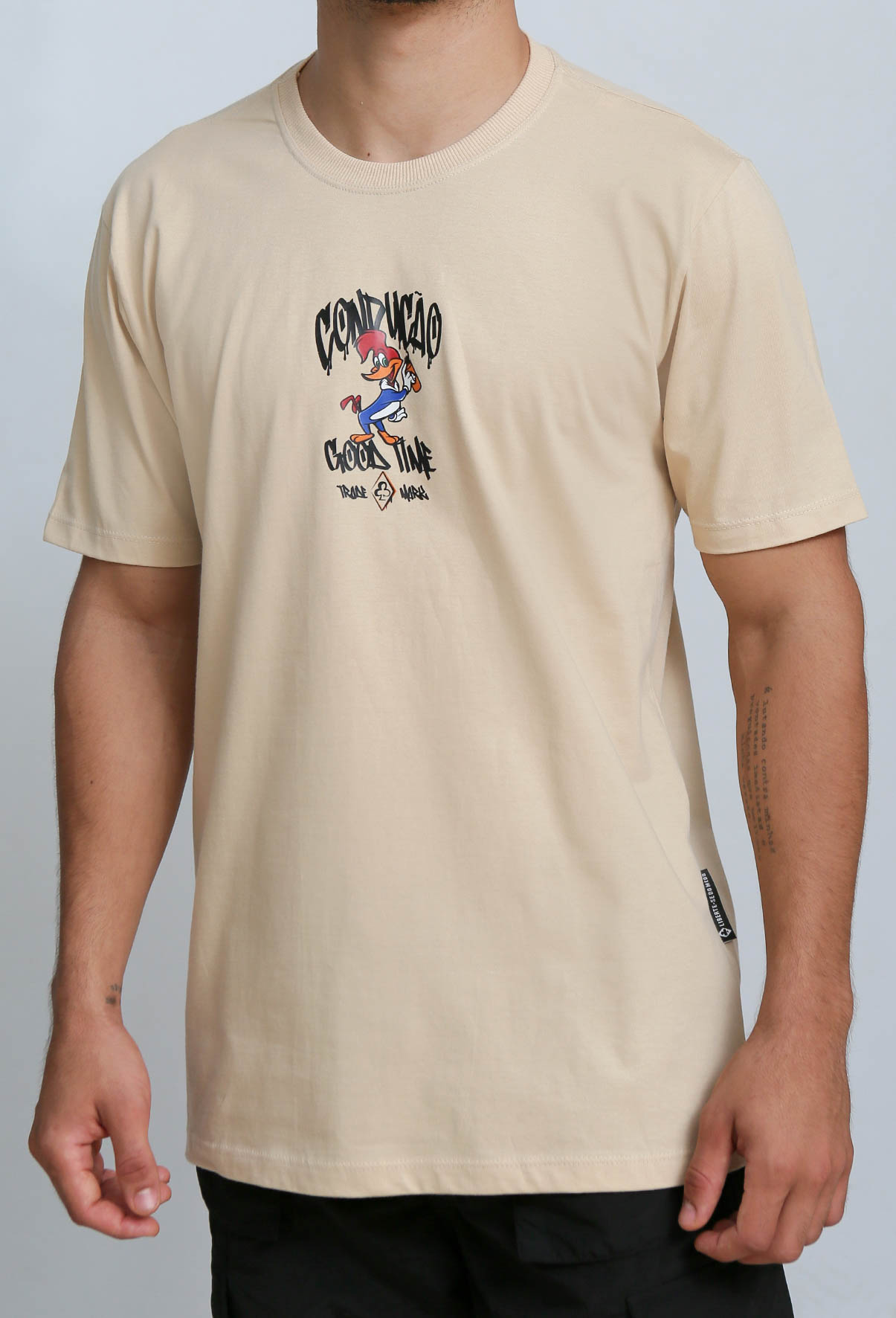 camiseta-doce-de-leite-manga-curta-conducao-pica-pau-cdoar35