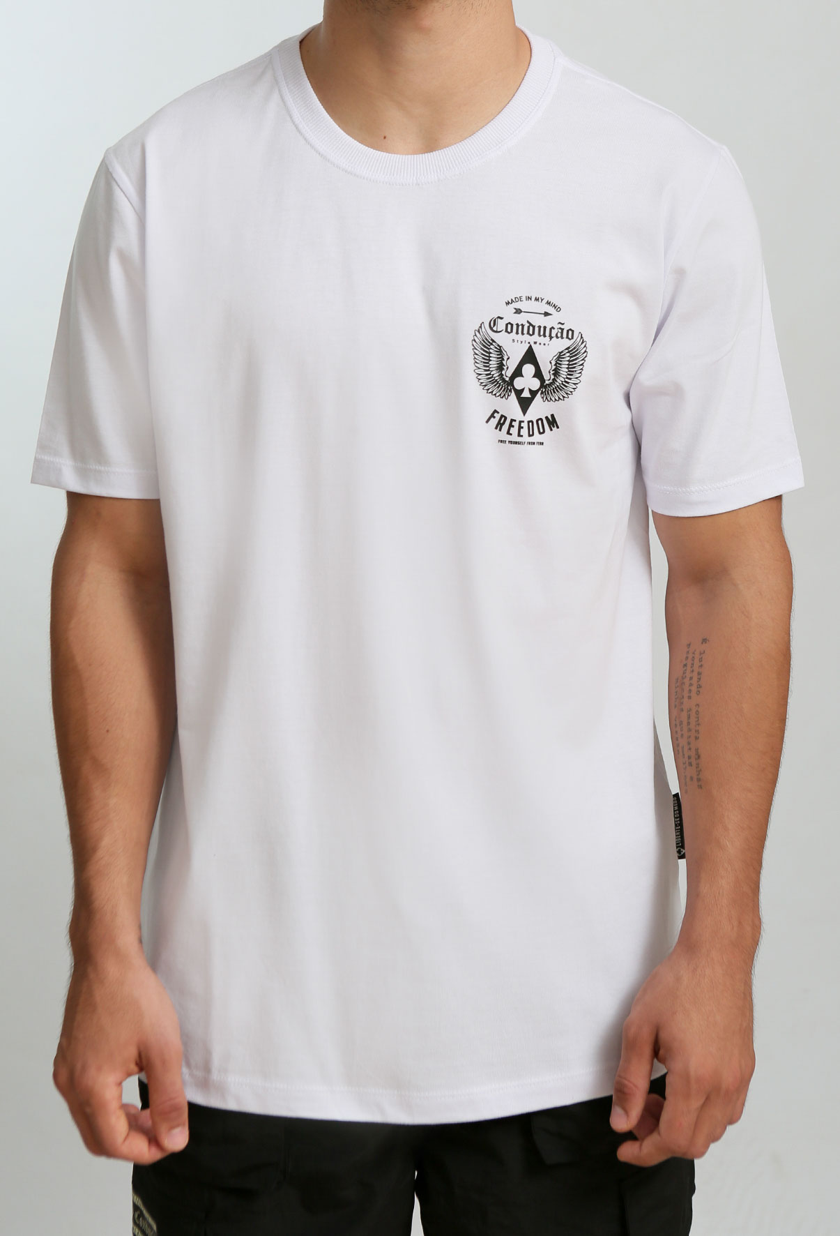 camiseta-branca-manga-curta-conducao-mini-freedom-cdob21