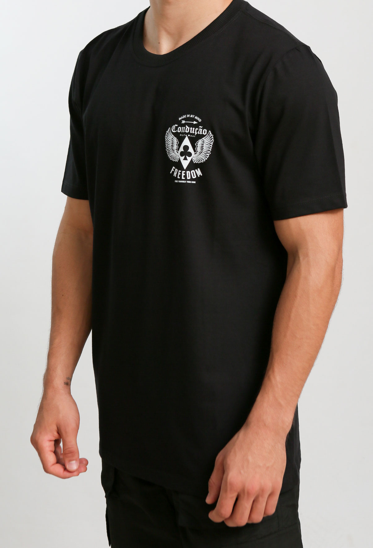 camiseta-preta-manga-curta-conducao-mini-freedom-cdop21