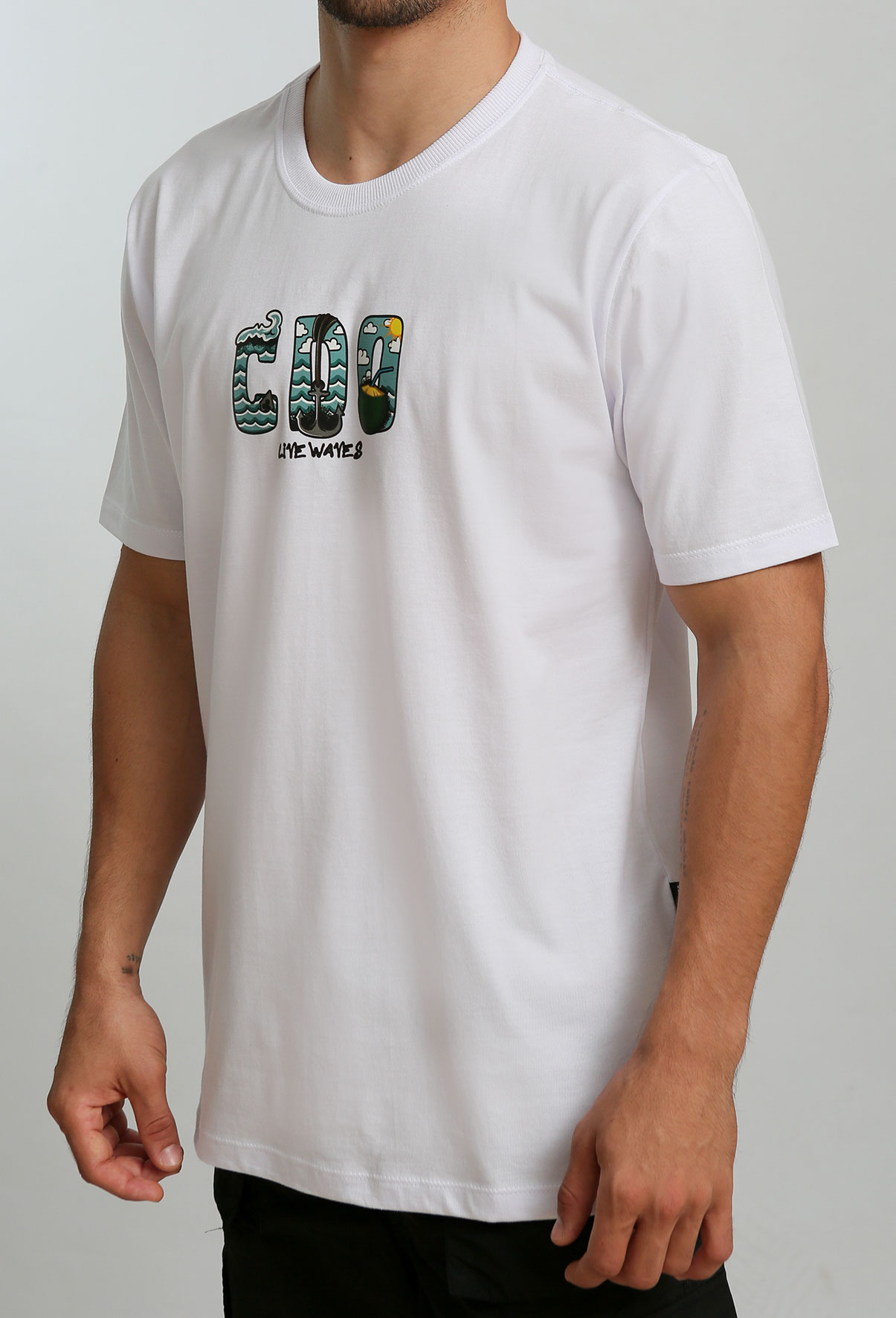 camiseta-branca-manga-curta-conducao-live-waves-cdob26