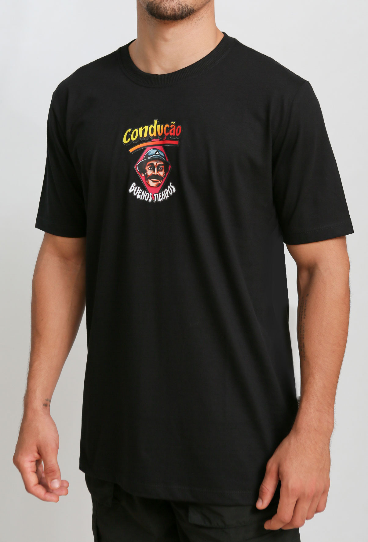 camiseta-preta-manga-curta-conducao-seu-madruga-cdop31