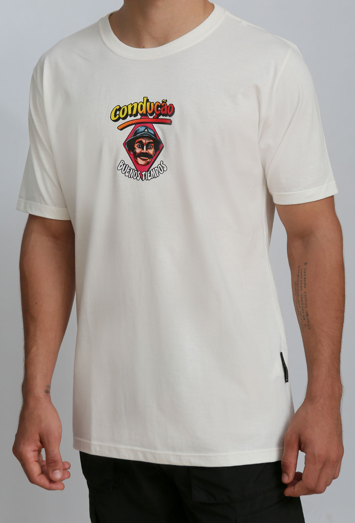 camiseta-off-manga-curta-conducao-seu-madruga-cdoo31