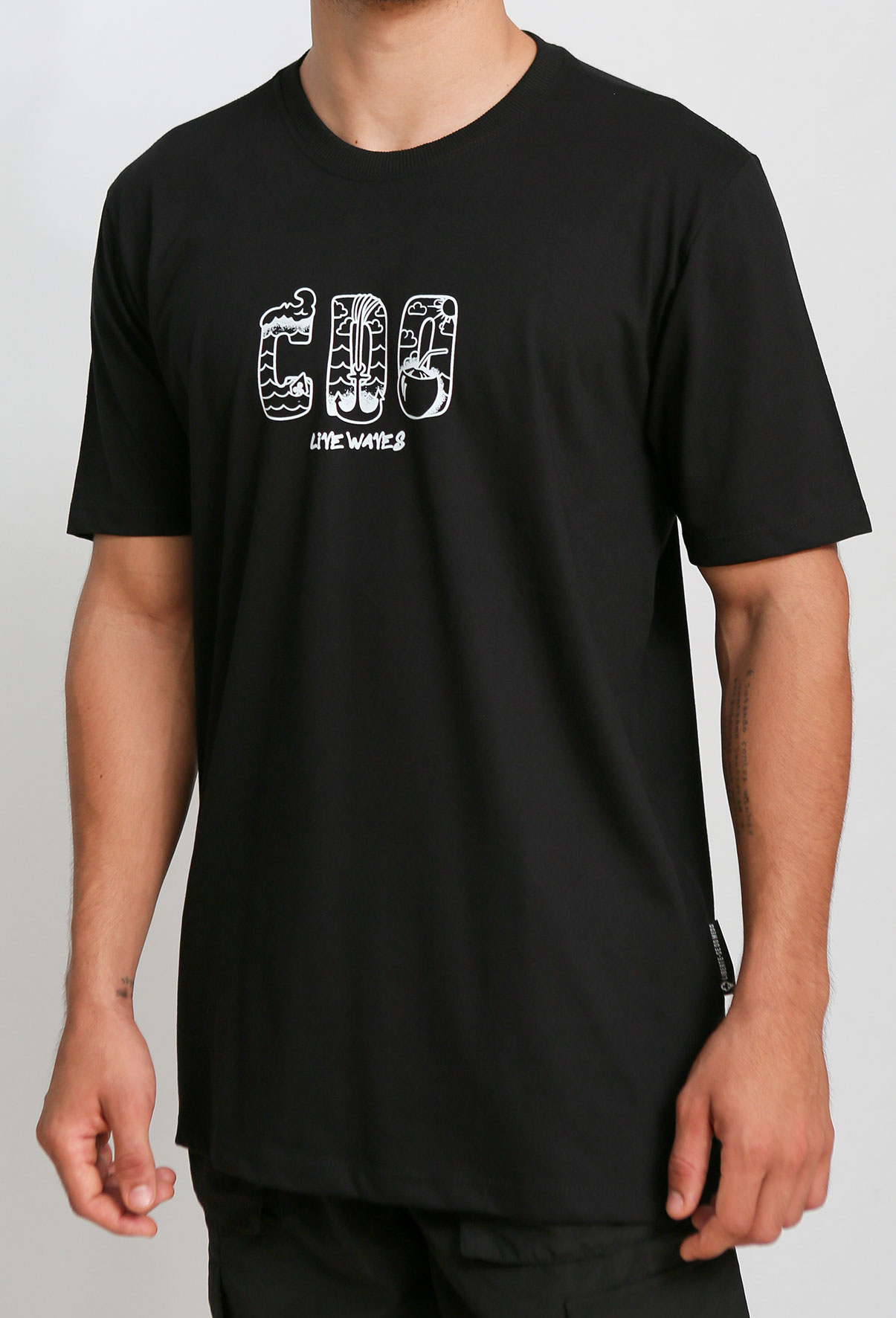 camiseta-preta-manga-curta-conducao-beach-cdop36